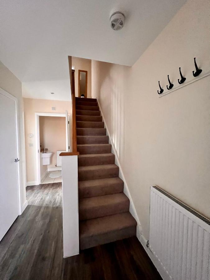 Spacious 2-Bedroom House With Free Parking Chatham  Eksteriør billede